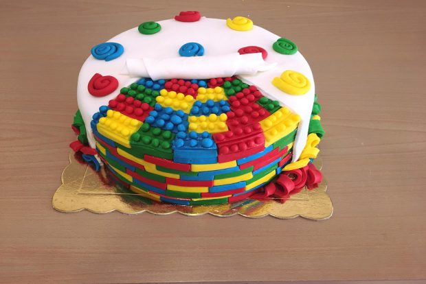 Birthday cake lego