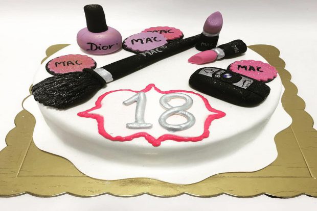 Birthday cake make up