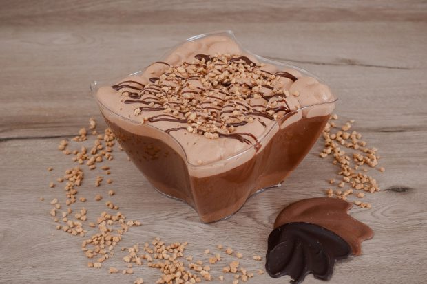 Middle profiterol chocolate
