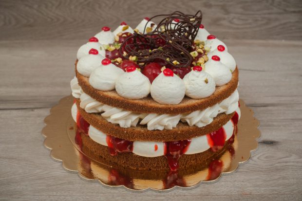 Naked cake black forest