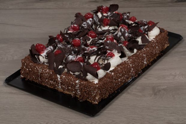 Plate mini black forest