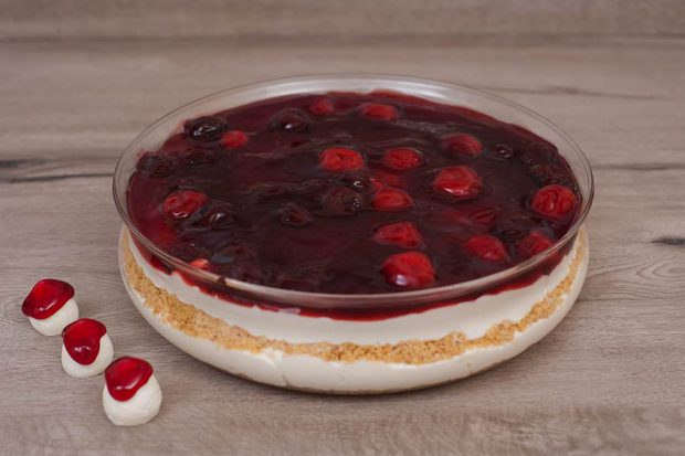 Pyrex cheese cake cherry