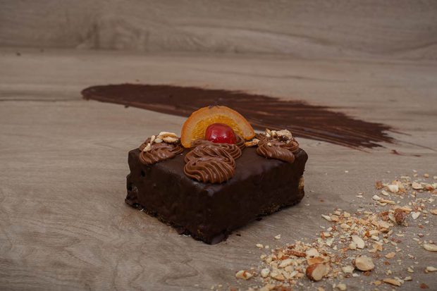 Walnut cake