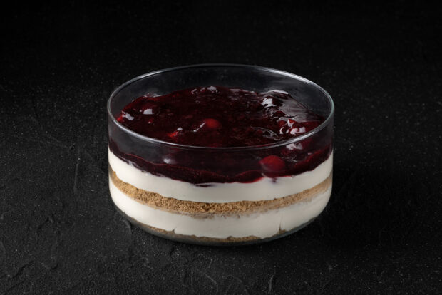 Middle cheese cake strawberry
