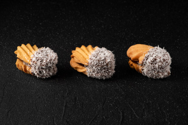 Petit four jam coco