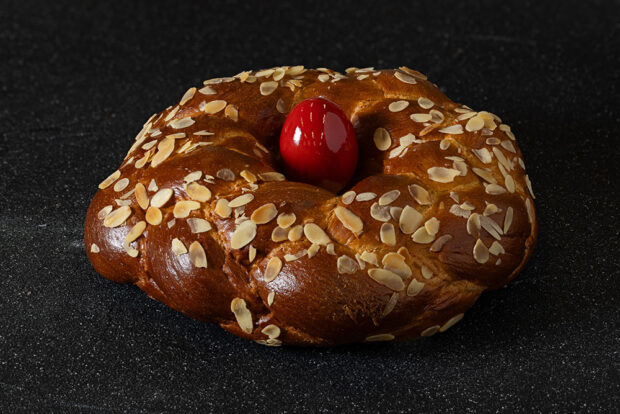 Easter tsoureki