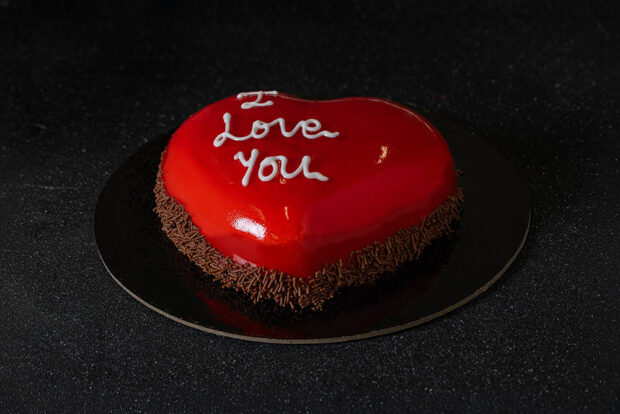 Strawberry heart cake